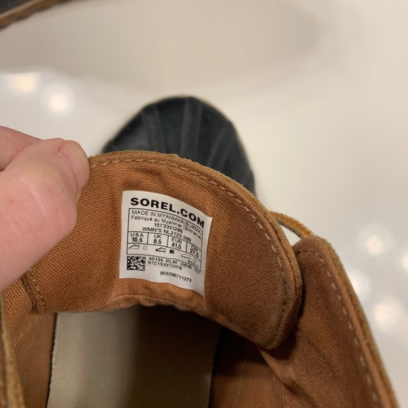 Sorel out and about boots, size 10.5 - Picture 2 of 8